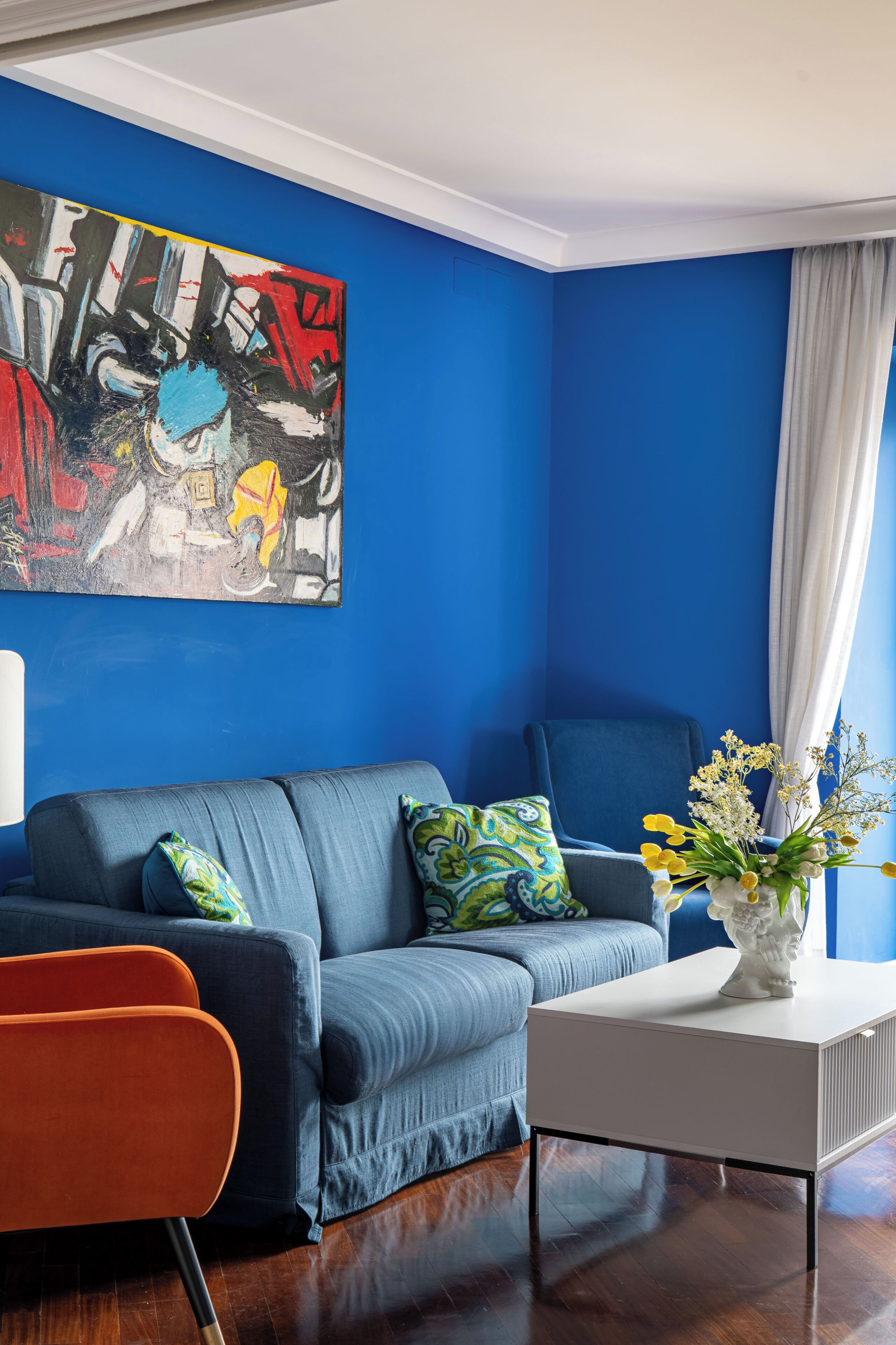Ferienhaus, 2 Schlafzimmer, Balkon, Stadtblick | Wohnzimmer | Bücher