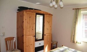 Room - Ferienwohnung in Wenkendorf mit Garten (Wenkendorf)