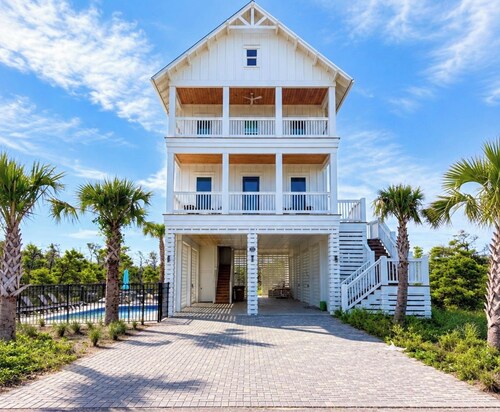⛳️New Home, New Pool,Private Beach Access, & Putting Green⛳️