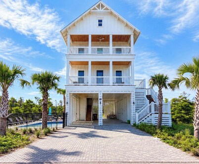 ⛳️New Home, New Pool,Private Beach Access, & Putting Green⛳️
