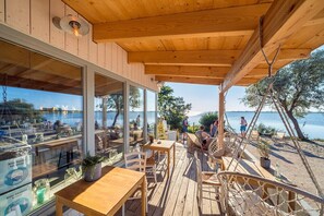 Outdoor dining - Ferienwohnung in Lemkenhafen for 2 Personen (Lemkenhafen)