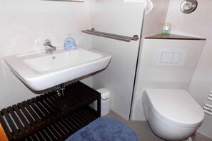 Bathroom - Ferienwohnung in Lemkenhafen for 2 Personen (Lemkenhafen)