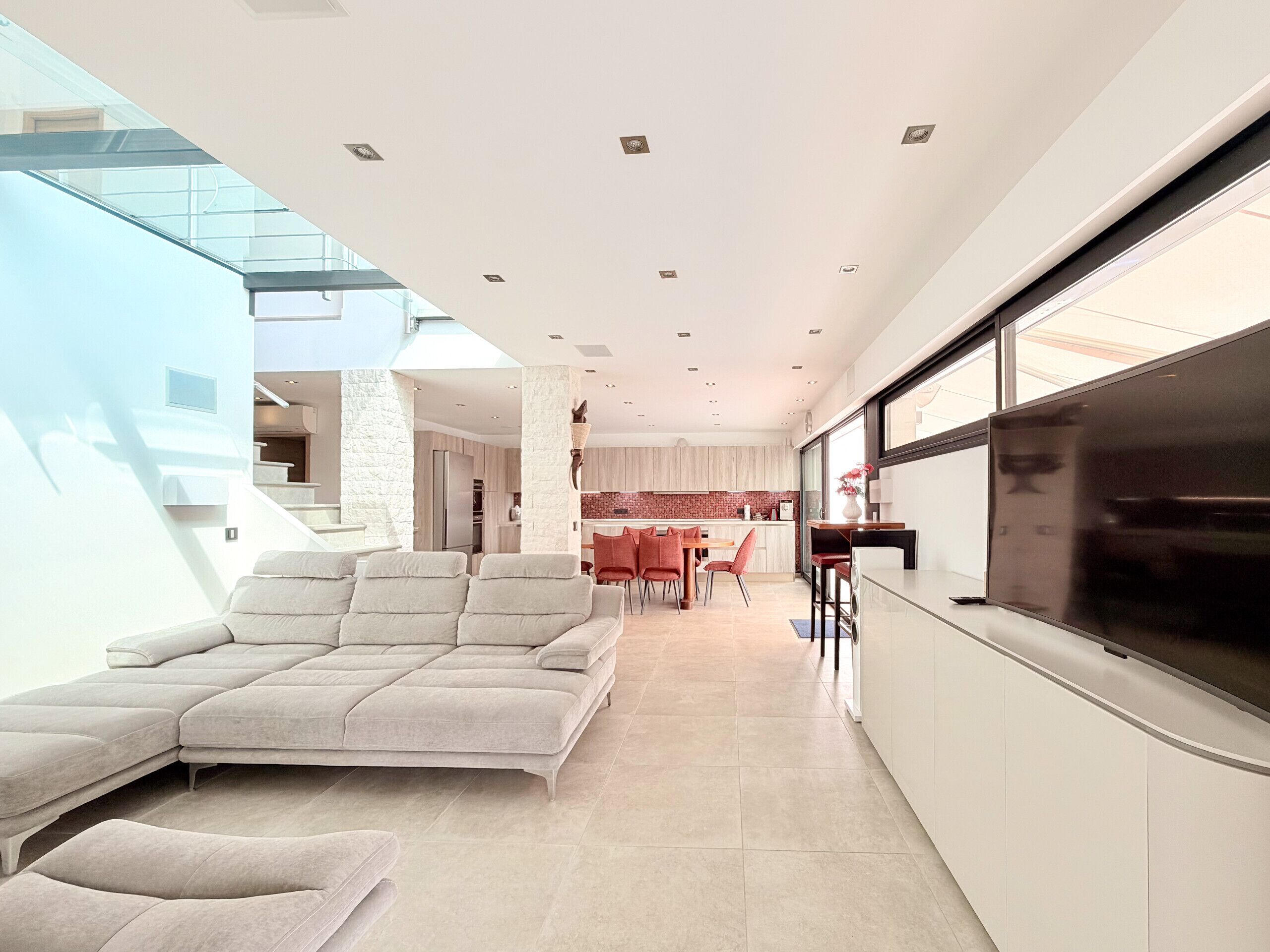 Peaceful Villa With Pool, Jacuzzi & Gym - Antibes