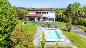 A heated pool - Villa Joana - piscine, grand jardin, 4 chambres (Arbonne)