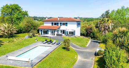 Villa Joana - piscine, grand jardin, 4 chambres
