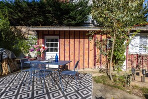 Outdoor dining - Le Cocoon - Avec jardin de 900m2 (La Celle-Saint-Cloud)