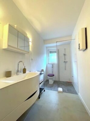Bathroom - City apartment SB Am Homburg (ground floor, Ap 0) (Saarbrücken)