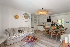 TV - Le Cadran - Avec parking privé, 15min de la plage (Anglet)