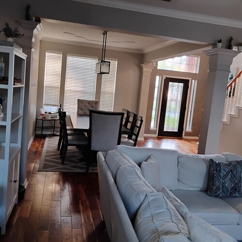 Private Pool + Pool Table, 4-bedroom Woodlands Home