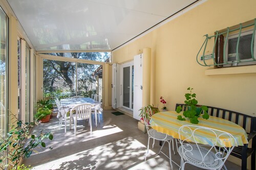 Les Charmettes - Terrasse et grand jardin