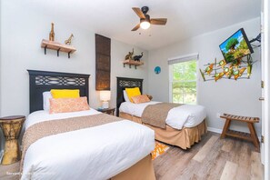 4 bedrooms, desk, iron/ironing board, travel cot - 4BR/3BA Resort Retreat Pool 6 Miles to Disney (Kissimmee)