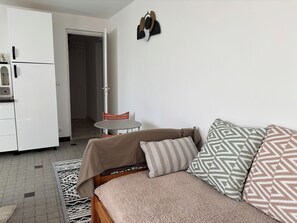 Living area - City center apartment with garden, near the sea (Quimperlé)