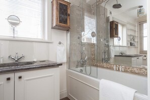 Hair dryer, towels - Chic 1-bed in Notting Hill for 3 (London)