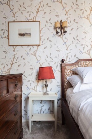 1 bedroom, iron/ironing board, free WiFi, bed sheets - Chic 1-bed in Notting Hill for 3 (London)
