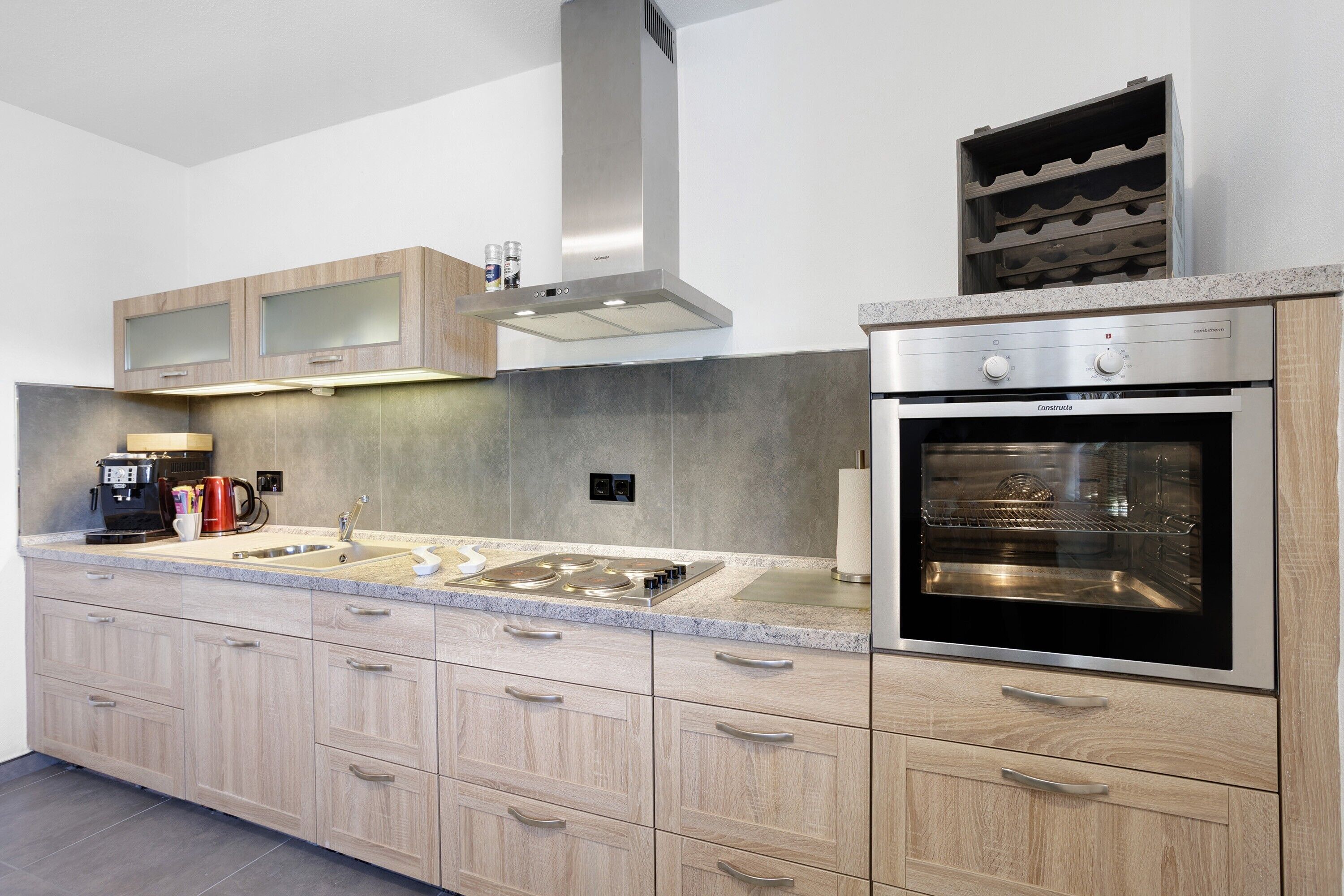 Fridge, oven, stovetop, dishwasher