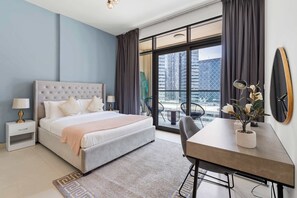 1 bedroom, iron/ironing board, WiFi, bed sheets - Downtown 1BR with Balcony Near Burj Khalifa & Dubai Mall (Downtown Dubai)