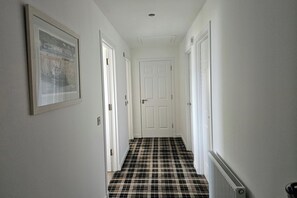 Interior - 2 Bed Apartment Sleeps 4 - Seaviews - Free Parking (Banff)