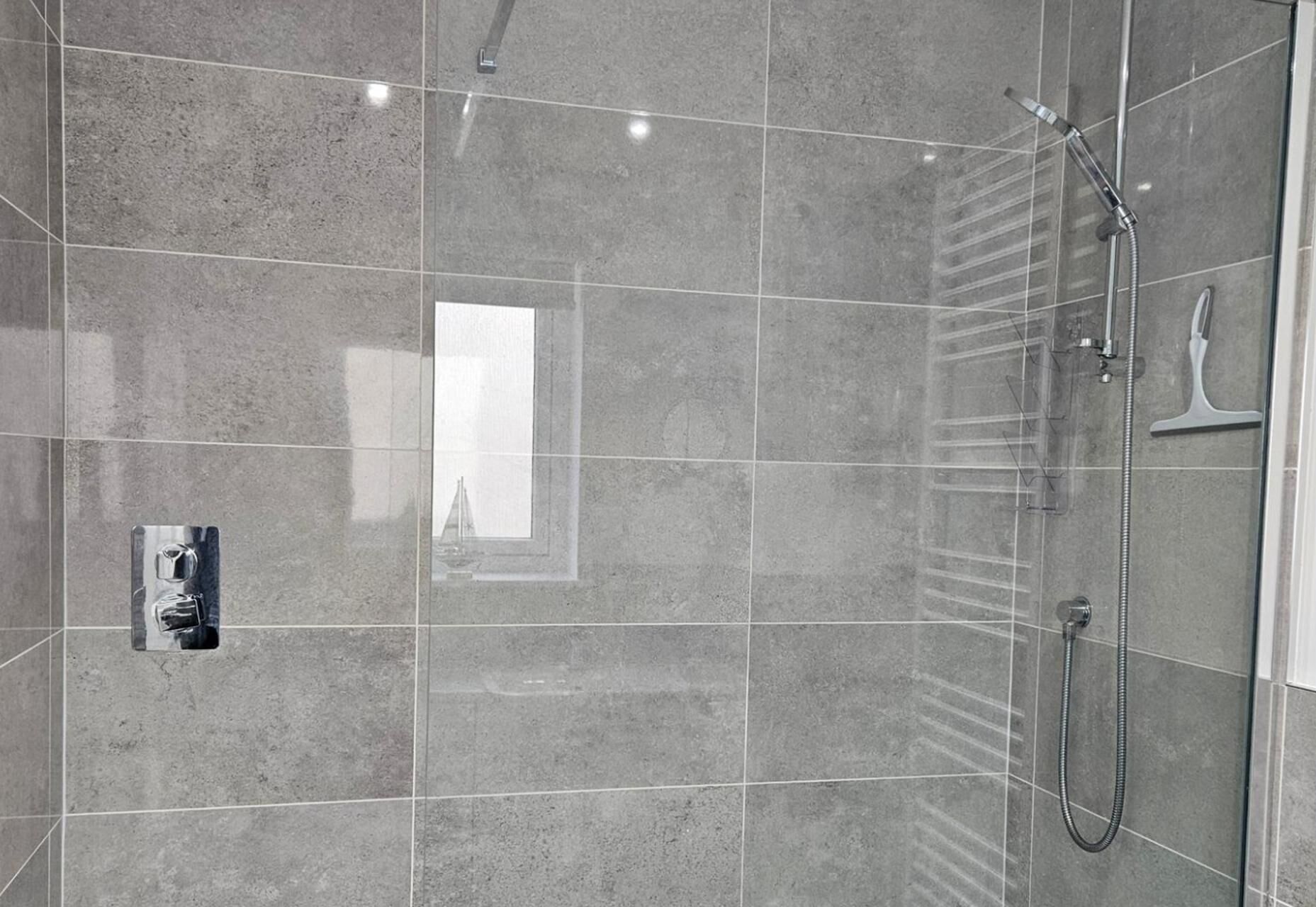 Shower, towels