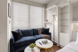 Living area - Downtown Fort York Studio with Sofa Bed. Prime location! (Toronto)