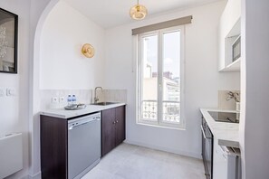 Microwave, stovetop, coffee/tea maker, cookware/dishes/utensils - Apartment 2 Bedrooms#2 Bathrooms#Paris 14#Alesia (Paris)
