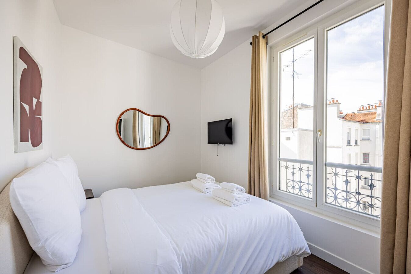 2 bedrooms, iron/ironing board, WiFi