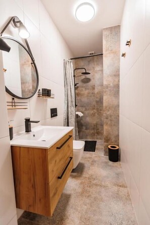 Eenpersoonskamer, uitzicht op bergen | Badkamer