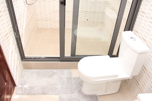 Toilet paper - Cozy 1-bedroom apartment in beautiful Accra with AC (Accra)