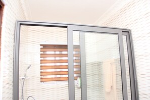 Toilet paper - Cozy 1-bedroom apartment in beautiful Accra with AC (Accra)