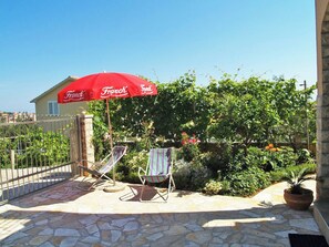 Apartamento, 2 quartos, sacada | Terraço/pátio