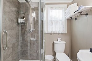 Doccia, asciugamani, shampoo