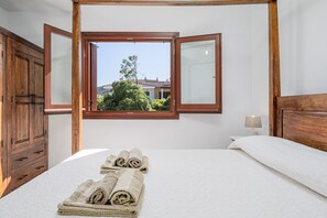 1 bedroom, WiFi, bed sheets - Apartment 'Bella Vista Su Tavolara 4' with Mountain View, Wi-Fi and Air Conditioning (Porto San Paolo)