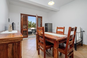 Dining - Apartment 'Bella Vista Su Tavolara 4' with Tavolara View, Wi-Fi and Air Conditioning (Porto San Paolo)