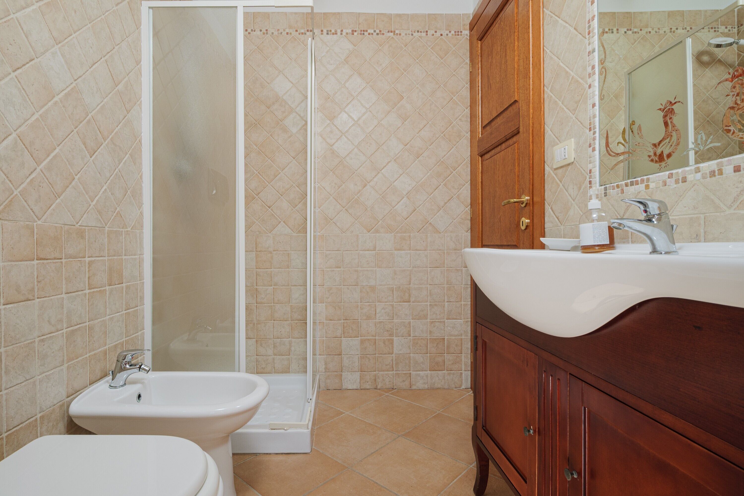 Een douche, een haardroger, handdoeken