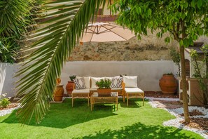 Terrace/patio - Urban Zen Garden- New house with 5 suites, private garden and jacuzzi (Florence)