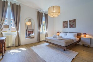 5 bedrooms, in-room safe, desk, iron/ironing board - Urban Zen Garden- New house with 5 suites, private garden and jacuzzi (Florence)