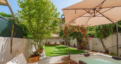 Urban Zen Garden- New house with 5 suites, private garden and jacuzzi