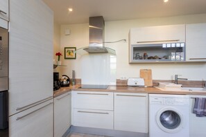 Fridge, microwave, oven, stovetop - Quai Du Saleys Located in Salies-de-Béarn (Salies-de-Béarn)