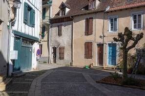 Exterior - Quai Du Saleys Located in Salies-de-Béarn (Salies-de-Béarn)