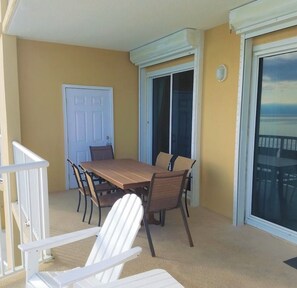 Outdoor dining - Corner Condo - 3 bedroom/3 bath - Beautiful direct view of Gulf of America (Gulf Shores)