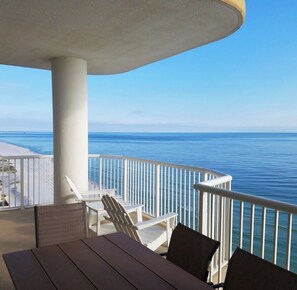 Outdoor dining - Corner Condo - 3 bedroom/3 bath - Beautiful direct view of Gulf of America (Gulf Shores)