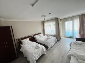 Quarto quádruplo família, sacada, vista para o mar