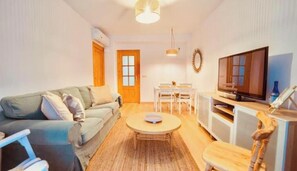 Living area - Central | 3 BR | Easy Parking | Ideal for Groups (Granada)