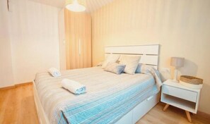 Iron/ironing board, WiFi, bed sheets - Central | 3 BR | Easy Parking | Ideal for Groups (Granada)