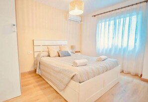 Iron/ironing board, WiFi, bed sheets - Central | 3 BR | Easy Parking | Ideal for Groups (Granada)