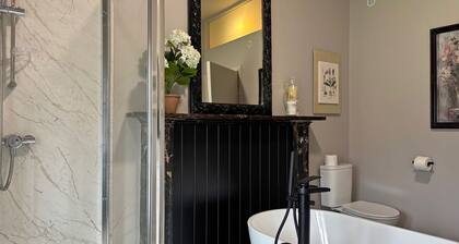 Property 472 - Kylemore - sleeps 20 guests in 11 bedrooms