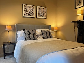 11 bedrooms, iron/ironing board, WiFi, bed sheets