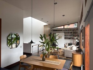 Dining room - Stylish, Bioclimatic Family House (Envigado)