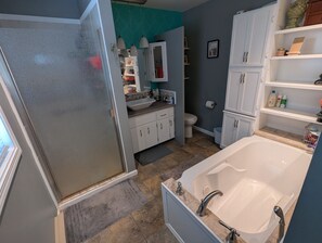 Shower, hair dryer, towels - NEW! Spacious Sturgis Rally Rental (Spearfish)