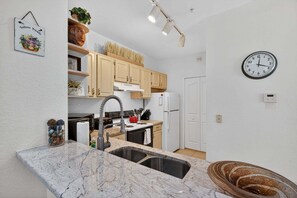 Fridge, microwave, oven, dishwasher - NEW! Sun-Drenched Disney Retreat at Legacy Dunes Resort (Four Corners)