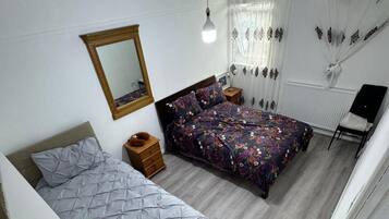 3 bedrooms, iron/ironing board, bed sheets